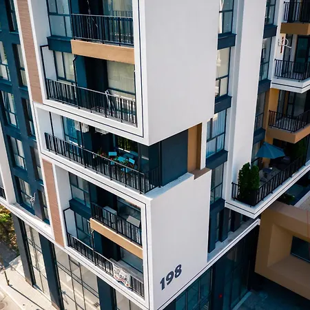 Sky Art With Free Garage - Sky Apartment