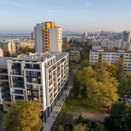 Sky Art With Free Garage - Sky Apartment
